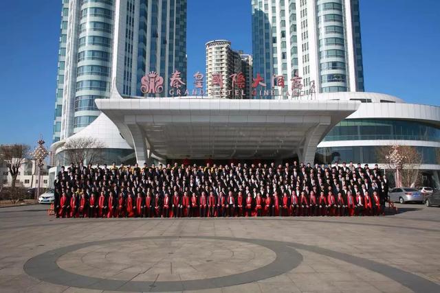 乾港集團(tuán)員工合影 乾港集團(tuán)員工合影